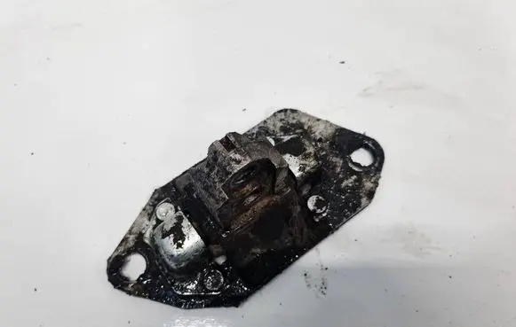 Volvo XC90 Engine mount bracket 