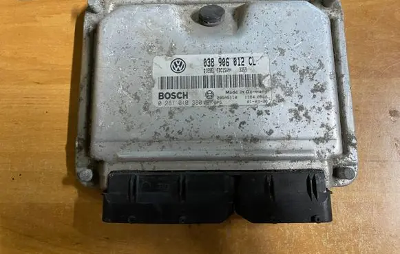Skoda Octavia Mk1 (1U) Engine control unit/module 038906012CL 28SA5110 0281010380