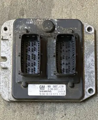 Opel Zafira A Engine control unit/module 90582539 S9800503 081131251705