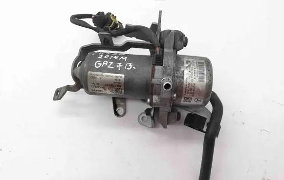 Mercedes-Benz E W212 Vacuum pump A0004302832