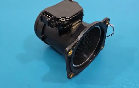 Volkswagen PASSAT B5.5 Mass air flow meter 058133471 IMPRK1558470