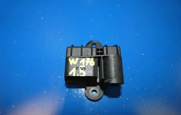 Mercedes-Benz A W176 Glow plug pre-heat relay A6519001300 51299056 1302000270064