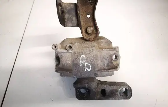 Engine mount bracket