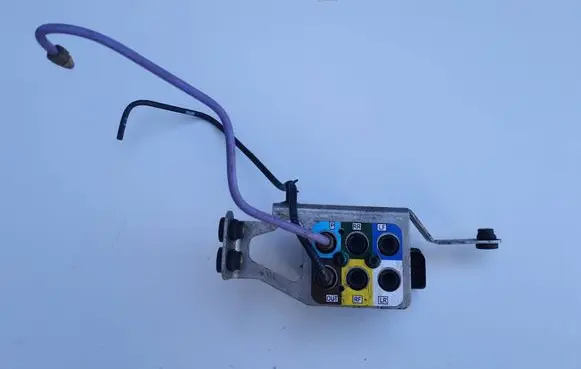 Tesla Model S Air suspension valve block 15152400272 130731 666623