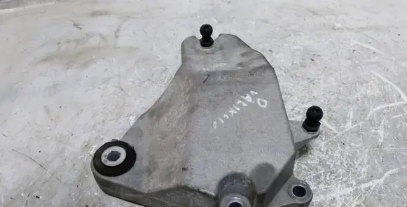 Mercedes-Benz CLA C117 X117 W117 Engine mounting bracket A2702230002