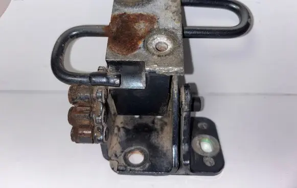 Audi A6 S6 C6 4F Front door lower hinge 8E0831412B