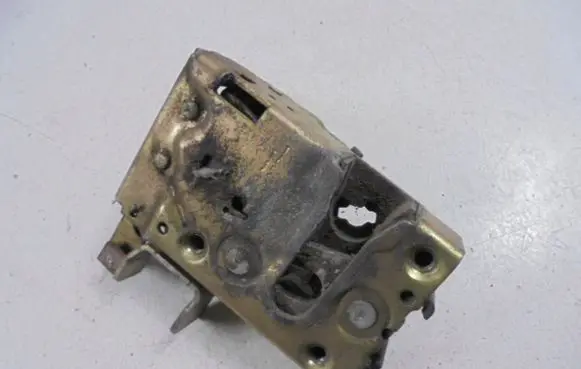 Peugeot 106 Front door lock