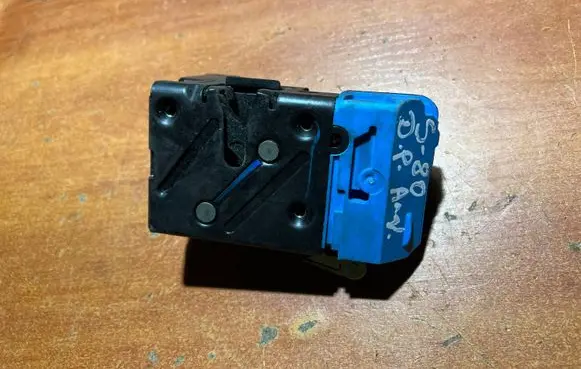 Volvo S80 Front door lock 9485305