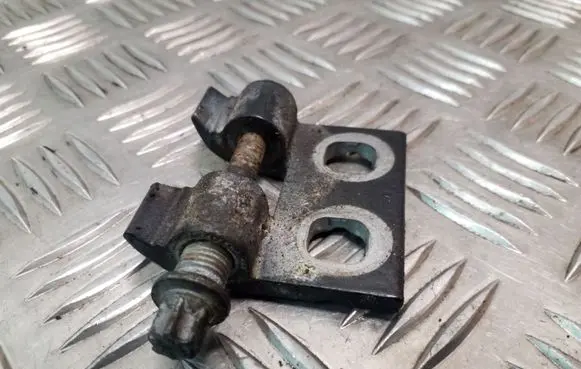 BMW 1 E81 E87 Front door upper hinge A046574
