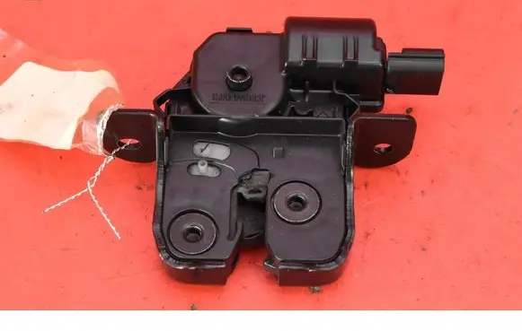 Renault Clio I Tailgate/trunk/boot lock/catch/latch 905039428R
