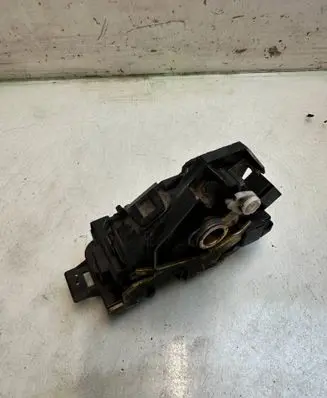 Ford Focus Front door lock 65345235