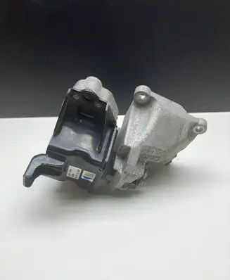 Hyundai Tucson TL Engine mount bracket 21830D3200 157005