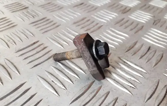 Chrysler Voyager Fuel Injector clamp holder