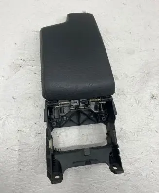 BMW 3 E90 E91 Armrest 70042134 E116233221 93016