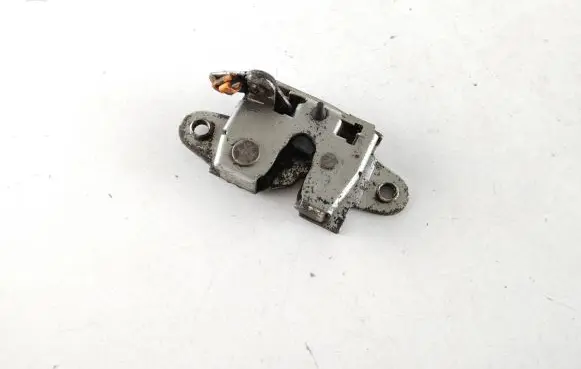 Toyota Hilux (AN10, AN20, AN30) Tailgate lock latch 