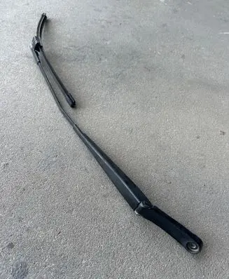 Skoda Octavia Mk2 (1Z) Front wiper blade arm 1Z1955410