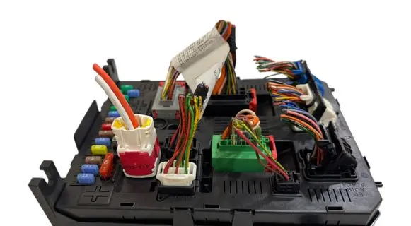 Peugeot 3008 I Fuse module 967847718001 230462202 230349101