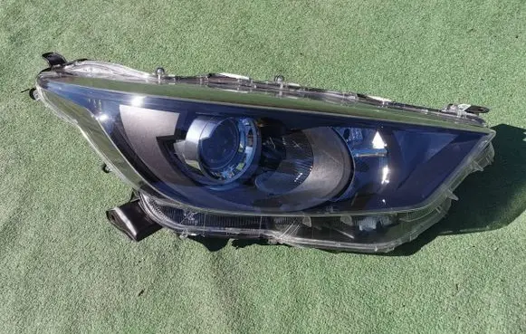 Toyota Yaris Headlight/headlamp TOYOTAYARISIV