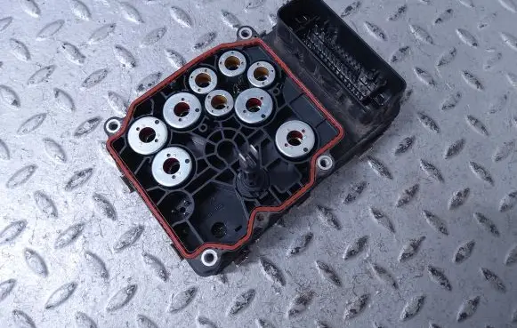 Land Rover Discovery 5 Air suspension control unit module (rear) A1679016503 1679016503