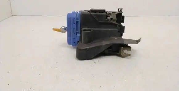 Audi A4 S4 B5 8D Rear door lock 8D0839015A