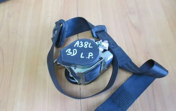 Audi A3 S3 8L Front seatbelt 8L3857705A 07061999
