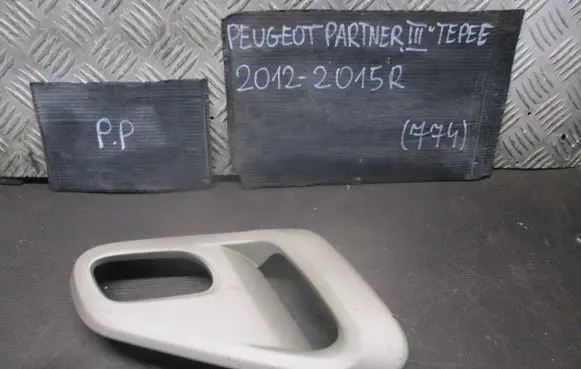 Peugeot Partner Front door interior handle trim 9683306677