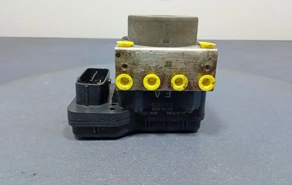 Toyota Corolla E120 E130 ABS Pump 4451012390