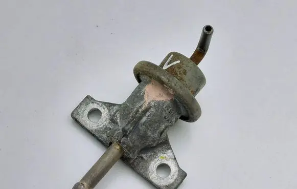 Honda CR-V Fuel pressure regulator