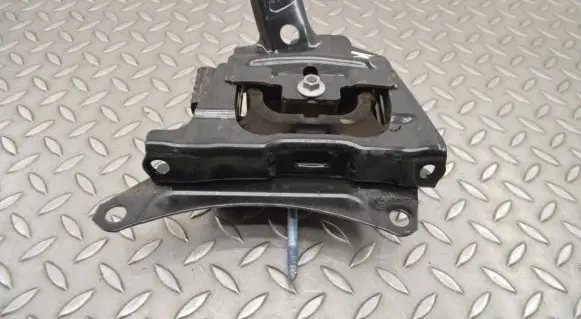 Toyota Prius (XW50) Engine mount bracket