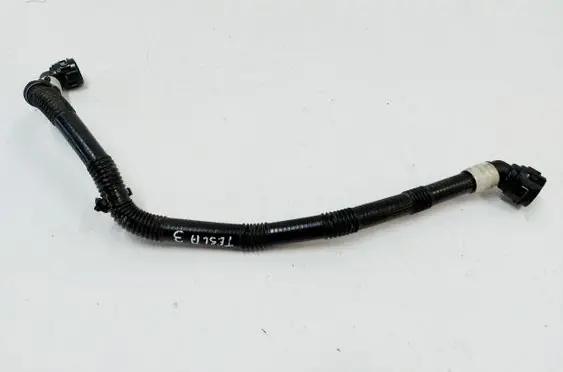 Tesla Model 3 Engine coolant pipe/hose 1077589-00-E