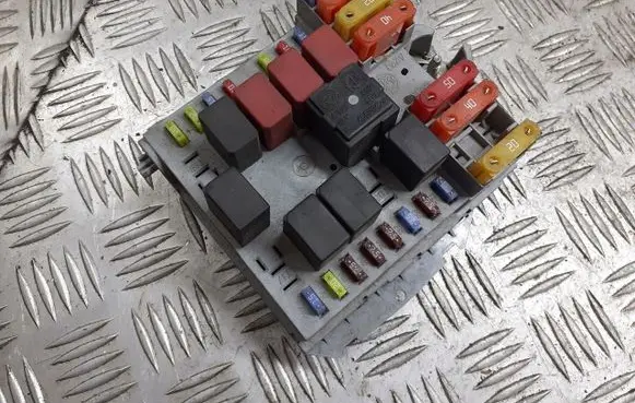 Alfa Romeo 156 Fuse box cover 50510968