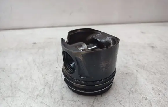 Mercedes-Benz C W205 Piston 