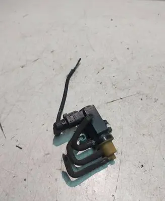Volkswagen Caddy Turbo solenoid valve 1K0906627A 05T285 70086800