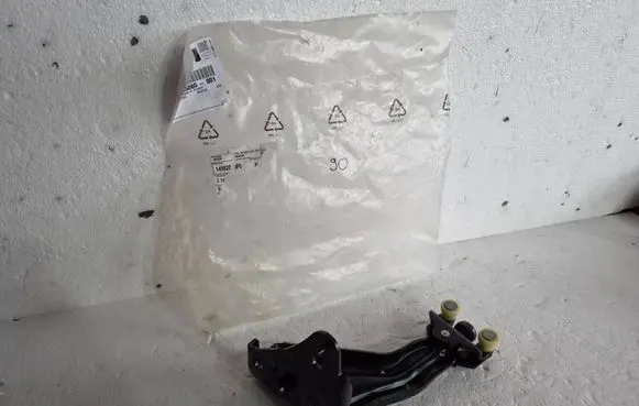 Fiat Scudo Sliding door lower roller guide/hinge 1498205080