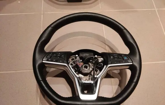 Nissan Leaf II (ZE1) Steering wheel