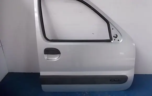 Nissan Kubistar Front door