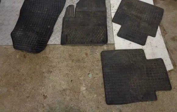 Nissan Note (E12) Car floor mat set