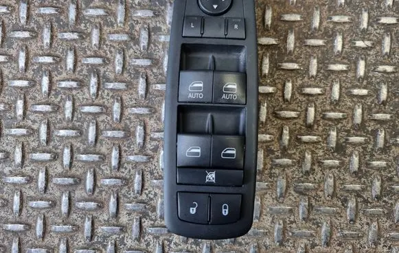 Dodge Durango III Electric window control switch 68319802AA