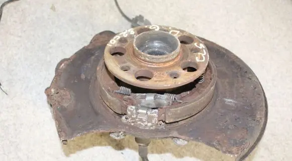 Mercedes-Benz CLS C219 Rear wheel hub spindle/knuckle 