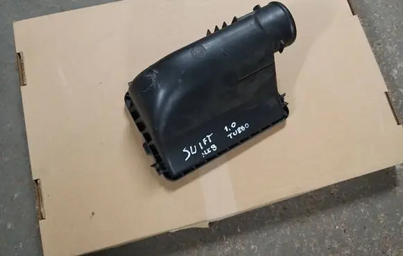 Suzuki Swift III Air filter box MK8