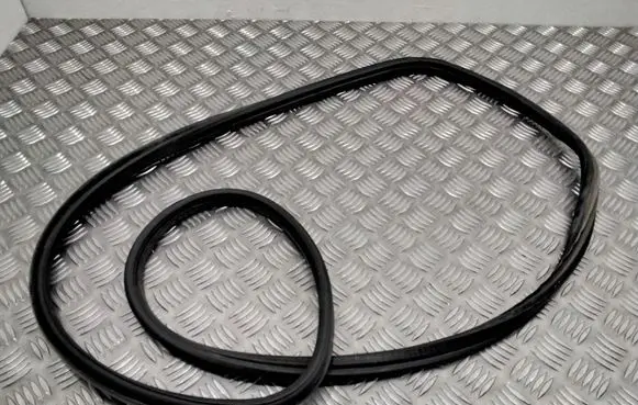 BMW 3 E90 E91 Rubber seal tailgate window/glass 
