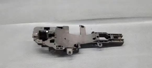 BMW 1 E81 E87 Front door exterior handle/bracket 