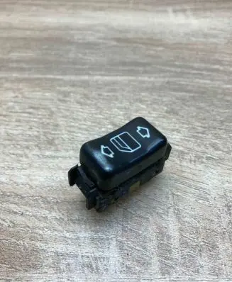 Mercedes-Benz C W202 Electric window control switch 1408212951 03809751