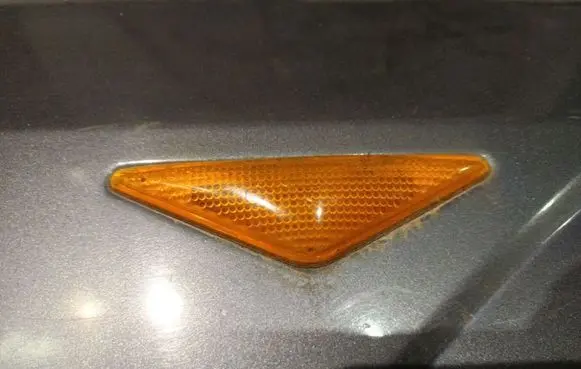 Ford Mondeo Mk III Front fender indicator light 