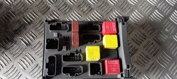 Renault Espace - Grand espace IV Fuse module 8200004201E