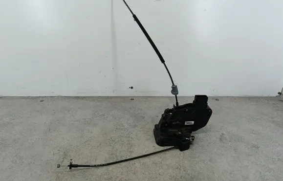 Volvo V50 Front door lock 30699447