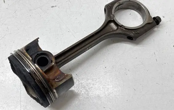 KIA Optima Piston with connecting rod 