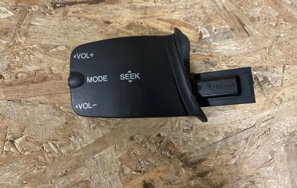 Ford Focus Sound control switch 758709