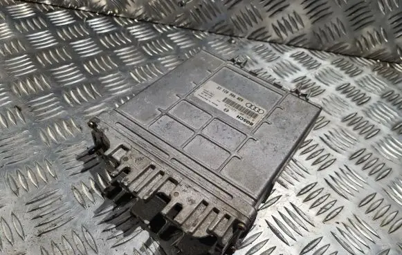 Audi A4 S4 B5 8D Engine control unit/module 0281001425 028906021CE