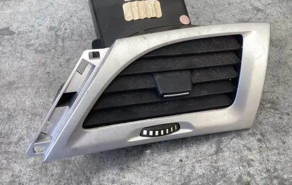 Renault Megane III Dashboard side air vent grill/cover trim